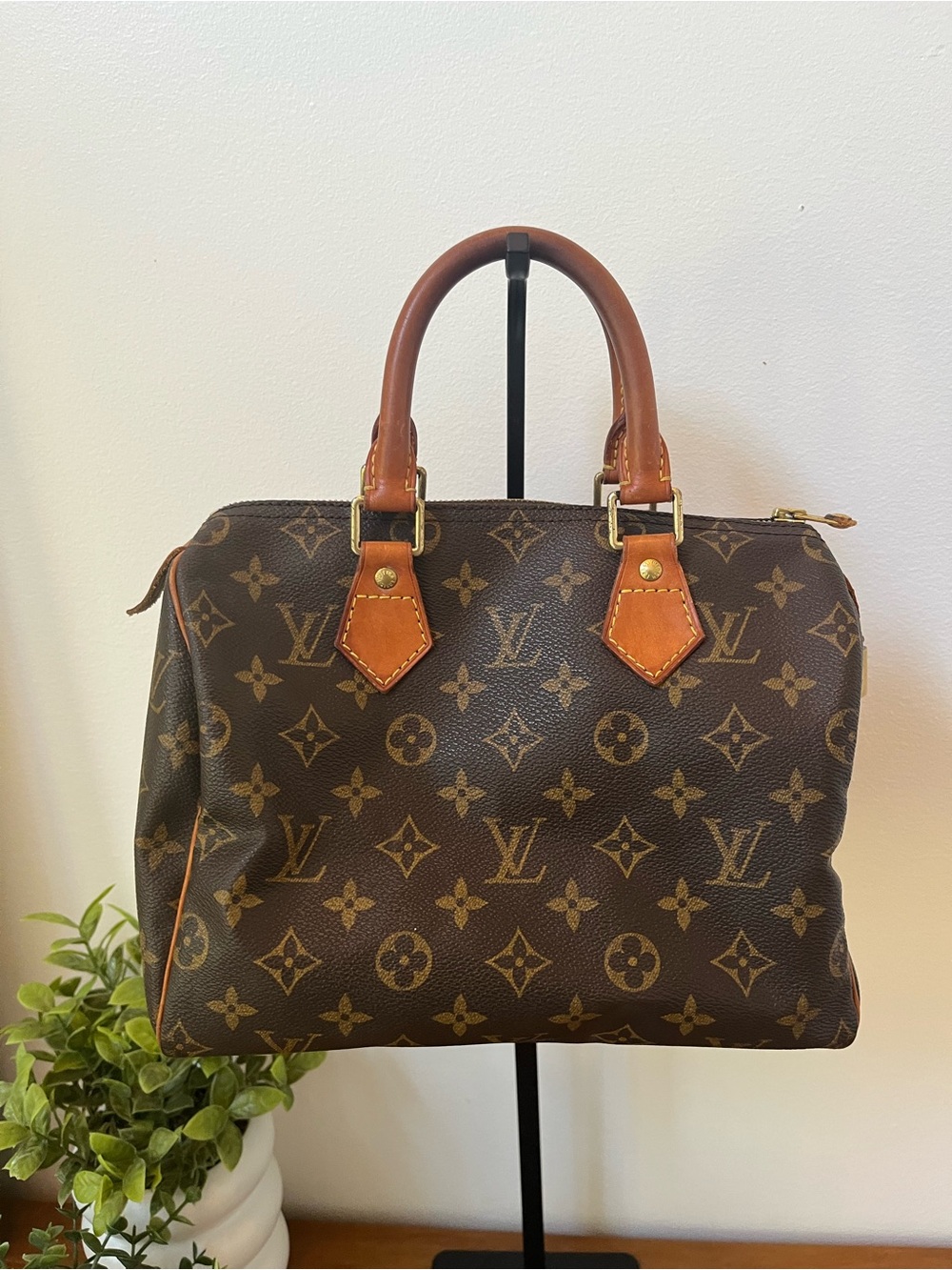 Authentic Louis Vuitton Speedy 25 - Picture 3 of 13